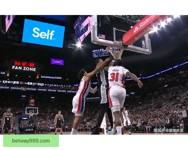 马刺主帅透露文班脚踝有些不适 赛后将冰敷情况不严重